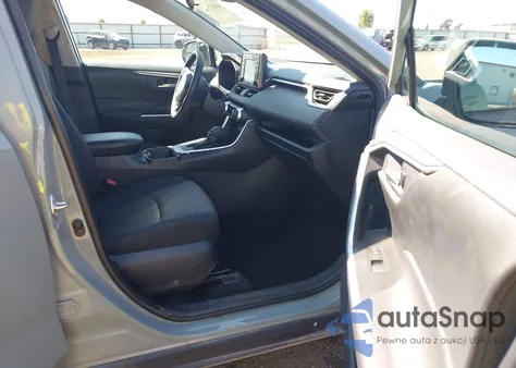 2021 Toyota Rav4 Xle z USA, uszkodzony, nr VIN 2T3P1RFV4MW224120